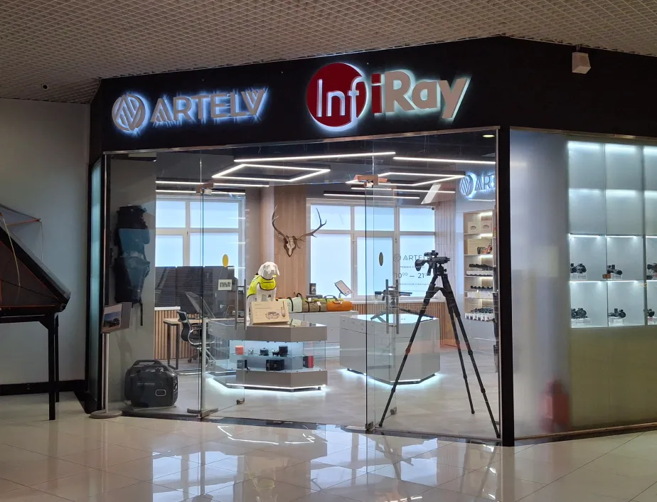 Интерьер фирменного магазина ARTELV
